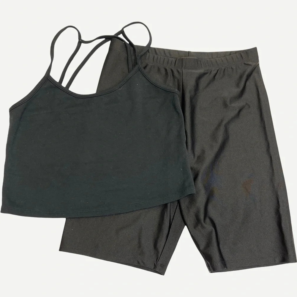 5/$20‎ FOREVER 21 black top & shorts bundle